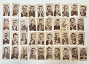 Lot 122 - Approx 40 - Willis 1933 Footballers Cigarette cards