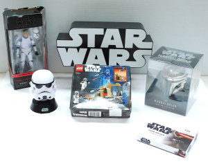 Lot 261 - Group lot Star Wars items mostly boxed inc Logo Star wars No 75373, Ba