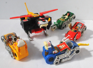 Lot 265 - Vintage c1984 Voltron Defender of the Universe Kids Toys set - 5 x sep
