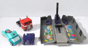 Lot 267 - 2 x vintage Autobot G1 Transformers - Optimus Prime w Trailer (slight