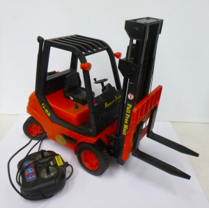 Lot 290 - Large Kids Toy Battery Operated Remote Control Forklift, approx 43cm H