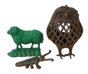 Lot 293 - Group Lot Cast Iron Items - incl Beetle Boot Pull, Sheep Door Stop &am