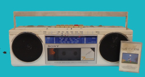Lot 302 - Vintage White Sony 7Band Stereo Cassette-Corder CFS-250S Boombox w Cat