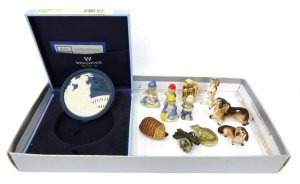 Lot 309 - Group lot of items inc, Boxed Wedgwood Portland Olympic Medallion for