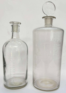 Lot 335 - 2 x large vintage glass chemist's bottles with stoppers - tallest 33 c