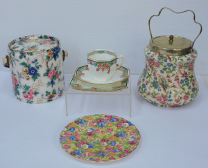 Lot 341 - Group lot of 1930s ceramics inc Royal Doulton Art Deco Fuchsia pattern