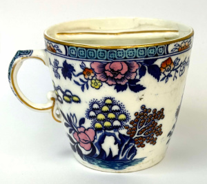 Lot 368 - 19thc English Chinoiserie porcelain Moustache cup - Diamond shape Reg