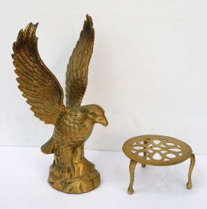 Lot 11 - 2 pces vintage brass inc Heavy Eagle figure 31cm H & tri footed tri Lot 11 - 2 pces vintage brass inc Heavy Eagle figure 31cm H & tri footed tri