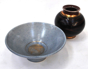 Lot 22 - 2 x Pces Australian Pottery incl Warren Arthur (1958 - ) Vase - Red &am Lot 22 - 2 x Pces Australian Pottery incl Warren Arthur (1958 - ) Vase - Red &am