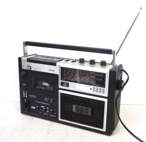 Lot 31 - Vintage Philips 3 Band Radiorecorder with cassette player - model 498 Lot 31 - Vintage Philips 3 Band Radiorecorder with cassette player - model 498