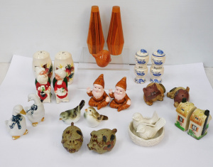 Lot 37 - Group lot of Ceramic & Wooden Salt & Peppers inc Fitz & Flo Lot 37 - Group lot of Ceramic & Wooden Salt & Peppers inc Fitz & Flo