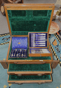 Lot 56 - Group Lot inc Large Empty Hardy Bros Cutlery Canteen plus 2 Boxed Sets Lot 56 - Group Lot inc Large Empty Hardy Bros Cutlery Canteen plus 2 Boxed Sets