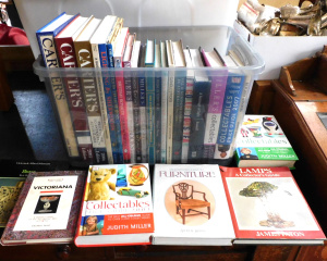 Lot 94 - Box of Antique & Collectible Reference Books Lot 94 - Box of Antique & Collectible Reference Books