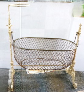 Lot 208 - Vintage Victorian Cast Iron Baby Cot - 105cm L x 48cm W Lot 208 - Vintage Victorian Cast Iron Baby Cot - 105cm L x 48cm W