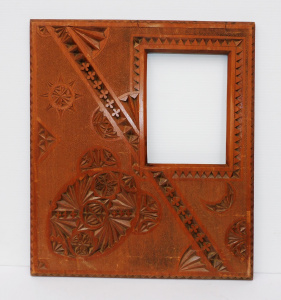 Lot 238 - Vintage 1930s Off-Centre Chipped Carved Picture Frame To Fit Picture 1 Lot 238 - Vintage 1930s Off-Centre Chipped Carved Picture Frame To Fit Picture 1