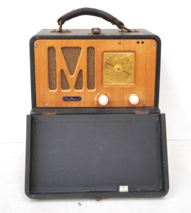 Lot 252 - Vintage 1930s Mullard Portable Valve Radio in Case Lot 252 - Vintage 1930s Mullard Portable Valve Radio in Case