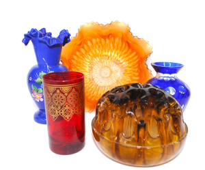 Lot 256 - 5 pces Glass inc Bohemian Cobalt faceted vase, Victorian Blue vase wit Lot 256 - 5 pces Glass inc Bohemian Cobalt faceted vase, Victorian Blue vase wit