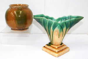 Lot 272 - 2 Pces 1930s Bendigo Australian pottery inc Green tan ball shaped &am Lot 272 - 2 Pces 1930s Bendigo Australian pottery inc Green tan ball shaped &am