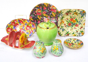 Lot 276 - lot of Floral English China in Royal Winton Petunia Toast Rack, Green Lot 276 - lot of Floral English China in Royal Winton Petunia Toast Rack, Green