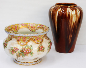 Lot 294 - 2 pces vintage ceramics inc Bendigo Australian Pottery drip glaze vase Lot 294 - 2 pces vintage ceramics inc Bendigo Australian Pottery drip glaze vase