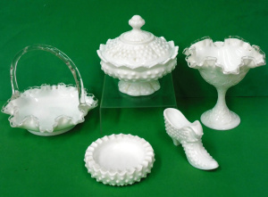 Lot 295 - Group lot of vintage Fenton Milk Glass inc Basket, Lidded comport, com Lot 295 - Group lot of vintage Fenton Milk Glass inc Basket, Lidded comport, com