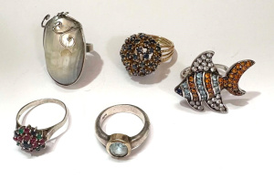 Lot 315 - 5 x silver rings - diamante angel fish, dome cocktail with blue stones Lot 315 - 5 x silver rings - diamante angel fish, dome cocktail with blue stones