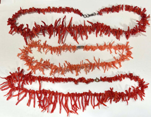 Lot 317 - 3 x vintage natural coral necklaces Lot 317 - 3 x vintage natural coral necklaces