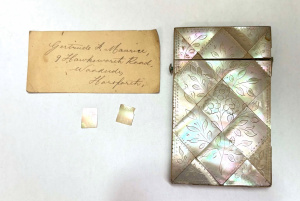 Lot 323 - Victorian carved mother of pearl Card Case - floral dcor, intarsia wor Lot 323 - Victorian carved mother of pearl Card Case - floral dcor, intarsia wor