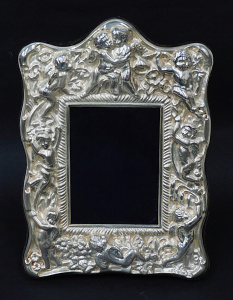 Lot 326 - 1988 Sheffield Hallmarked sterling silver photo frame with embossed wi Lot 326 - 1988 Sheffield Hallmarked sterling silver photo frame with embossed wi