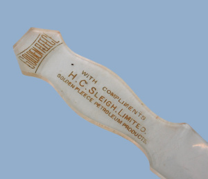 Lot 334 - Vintage Golden Fleece Advertising Letter Opener - Clear Perspex, marke Lot 334 - Vintage Golden Fleece Advertising Letter Opener - Clear Perspex, marke