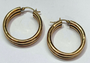 Lot 339 - Pair 9ct ygold joined double hoop earrings - TW approx 3 9grms Lot 339 - Pair 9ct ygold joined double hoop earrings - TW approx 3 9grms