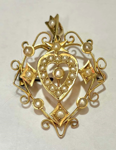 Lot 349 - c1900 15ct gold pendantbrooch - scroll open work with heart to centre Lot 349 - c1900 15ct gold pendantbrooch - scroll open work with heart to centre