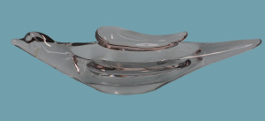 Lot 371 - 1960s Vannes French clear glass Bird bowl 32cm L Lot 371 - 1960s Vannes French clear glass Bird bowl 32cm L