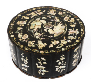 Lot 377 - Vintage Black Lacquer Box with mother or Pearl inlay - Floral with Pai Lot 377 - Vintage Black Lacquer Box with mother or Pearl inlay - Floral with Pai
