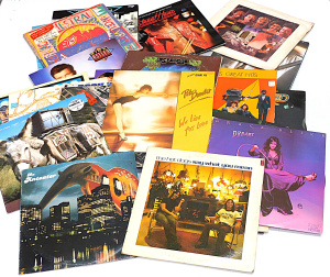 Lot 12 - Box lot vinyl 12 inch Singles & LP Records inc The Hot dogs, Timbuk