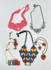 Lot 34 - Grp Retro jewellery - necklaces - pink metal mesh, multi colour black m
