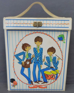 Lot 88 - Retro c1960 - 70s 45rpm Record case & Contents - fab period design