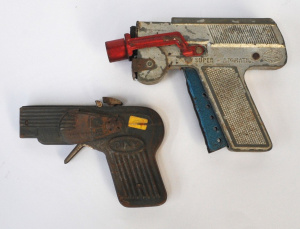 2 x Vintage Toy Guns incl Vintage Dixy cap firing toy pistol Made in England &am