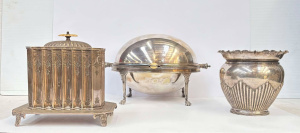 3 x pces C1890 Silver plate - small Walker & Hall jardinier, box shaped bisc