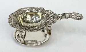 Ornate German 835 Silver tea strainer & stand - approx 50 grms