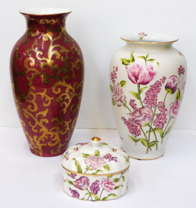 3 pces Ceramics Burgundy & Gilt Vase 38cm, Vase & Lidded Box Pink floral