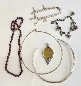 Grp Jewellery - silver collar, chain, pendant, 2 x charm bracelets & garnet