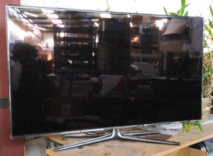 Lot 18 - Modern Samsung 41 Inch Television - Missing Remote
