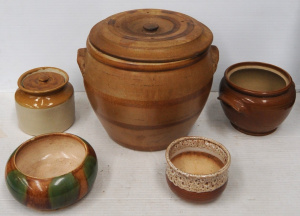 Lot 45 - Group - Vintage Australian & other Pottery - Bendigo Waverly Ware