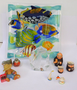 Lot 122 - Mixed Group lot inc Glass square Plate with Fish design, Mats Jonasson