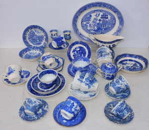 Lot 136 - Group lot vintage Blue & White China inc 19th Century Cup & Sa Lot 136 - Group lot vintage Blue & White China inc 19th Century Cup & Sa