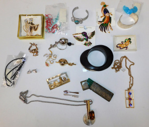 Lot 207 - Group Costume Jewellery inc Designer - Tiffany style cuff bracelet, Ka
