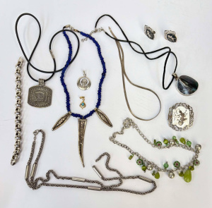 Lot 209 - Grp mainly silver jewellery - pendants, necklaces, chains, Siam brooch