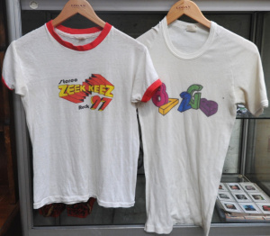 Lot 218 - 2 x vintage Australian Radio Station T-Shirts - 87 2GB & Zeek Keez