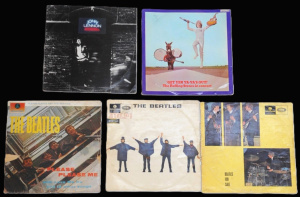 Lot 243 - Small group lot - 2 x Vinyl Lp Records & Empty covers - Rolling St
